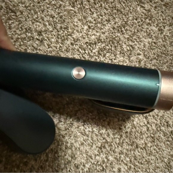 Luxurious Skincare Tool in Black and Gold - Picture 4 of 7